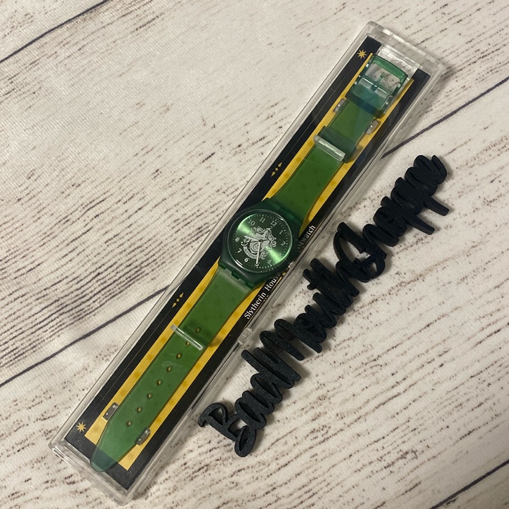 *Harry Potter Exhibit Slytherin House Cup Watch